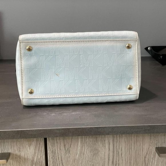 Michael Kors signature satchel. Like new with out tags. Reduced!! White patent - Picture 2 of 3